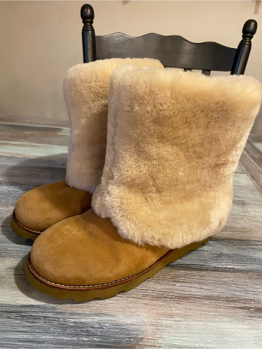 UGG Maylin Sheepskin Boots In Chestnut Suede Womans 8 Excellent Condition